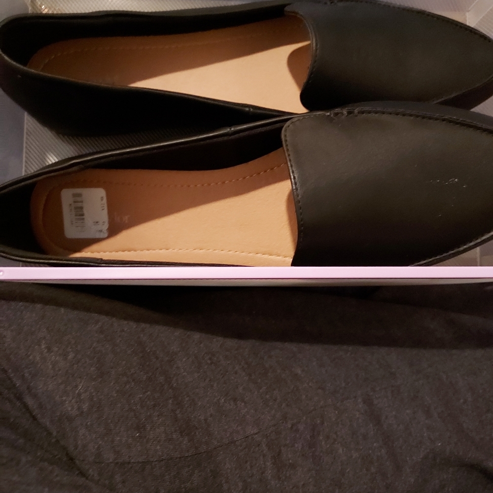 Women's flat shoes